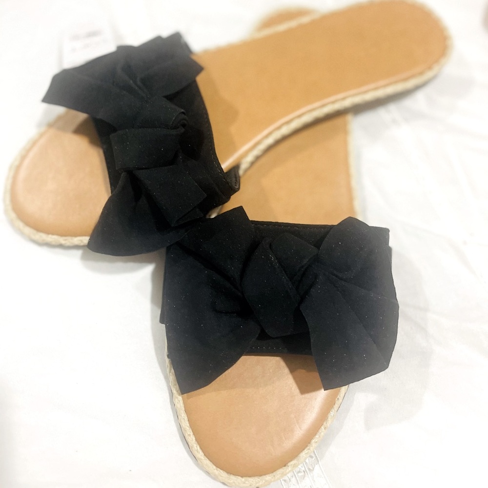 Sandals with ribbons